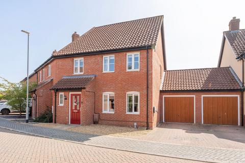 3 bedroom terraced house for sale, Captain Ford Way, Dereham