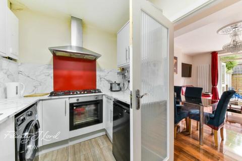 Flat 4, Stanborough House Empson Street, London, E3 3LY