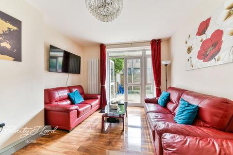 3 bedroom flat for sale, Empson Street, Bow, E3