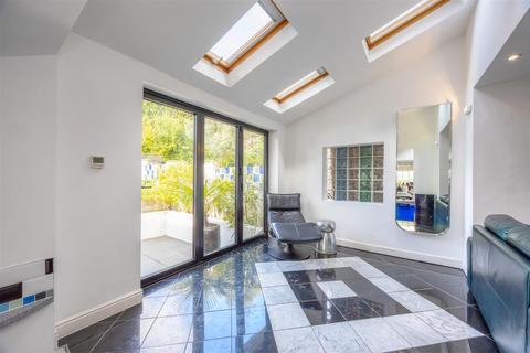 5 Dobcroft Road, Sheffield, S7 2LQ