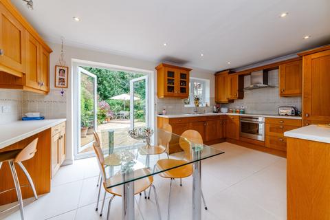 4 bedroom terraced house for sale, Holly Green, Weybridge, KT13