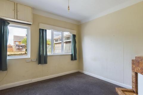 3 bedroom semi-detached house for sale, Warwick Road, Scunthorpe DN16