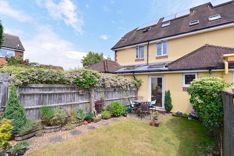 2 Cubitt Close, Farncombe, Godalming, GU7 3DW