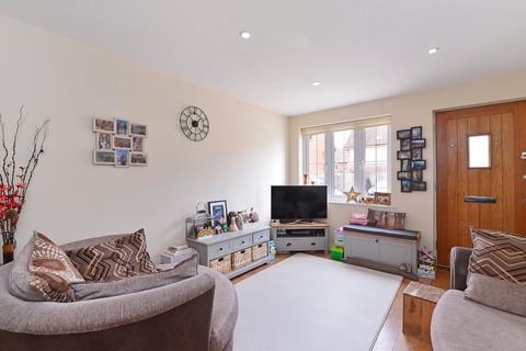 2 Cubitt Close, Farncombe, Godalming, GU7 3DW