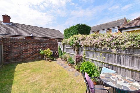 2 Cubitt Close, Farncombe, Godalming, GU7 3DW