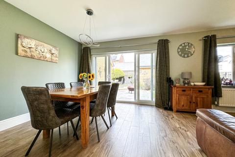 10 Bishops Close, Bathpool, Taunton, TA2 8DS