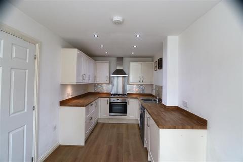 4 bedroom townhouse to rent, Walsall Road, Willenhall