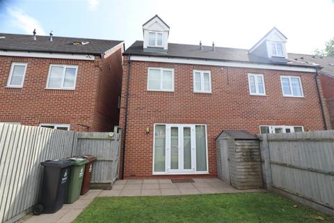 4 bedroom townhouse to rent, Walsall Road, Willenhall