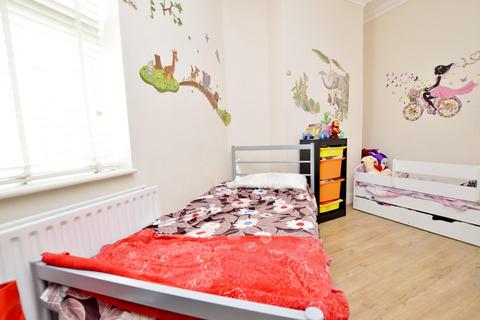 2 bedroom flat for sale, Ling Road, Canning Town, London, E16 4AP