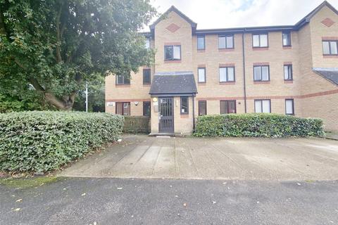 1 bedroom apartment to rent, Latimer Drive, Hornchurch, RM12