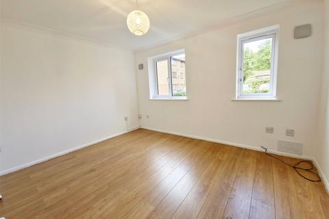 1 bedroom apartment to rent, Latimer Drive, Hornchurch, RM12