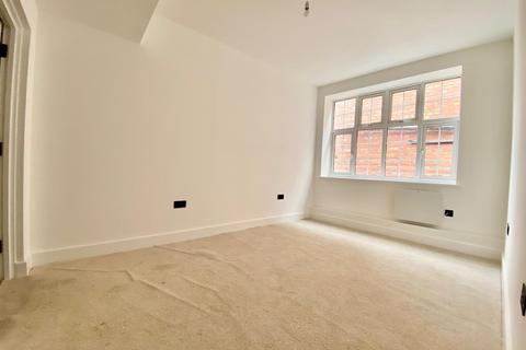 2 bedroom flat to rent, Liverpool gardens