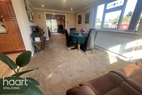 4 bedroom detached bungalow for sale, Moulton Seas End PE12