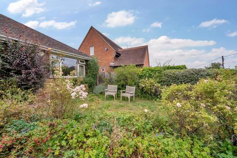 2 bedroom detached bungalow for sale, Upper Hartwell,  Aylesbury,  HP17