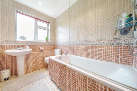15, Graham Court Eastcote Lane, Northolt, UB5 4HT
