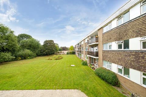 15, Graham Court Eastcote Lane, Northolt, UB5 4HT