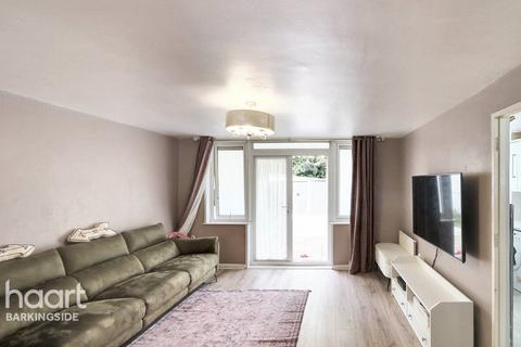 2 bedroom maisonette for sale, Tiptree Crescent, Clayhall