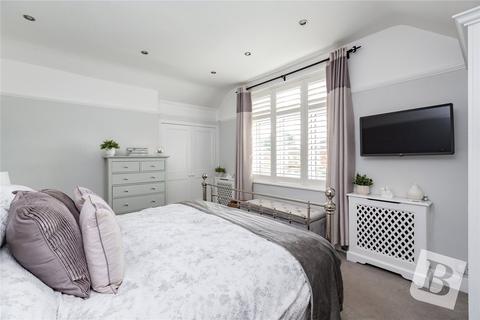 4 Dorian Road, Hornchurch, RM12 4AW