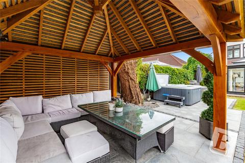 4 Dorian Road, Hornchurch, RM12 4AW