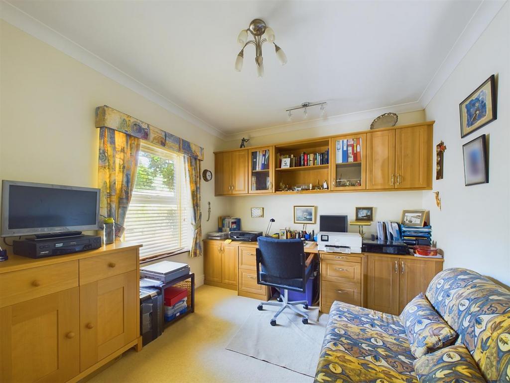 Bedroom 4 / study