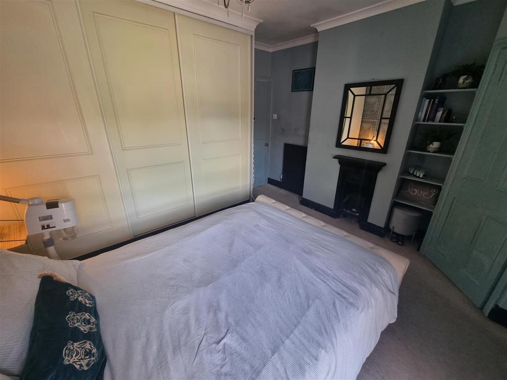 Bedroom 2 (2)