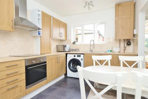 24 Fullers Close, Romford, RM5 3JS