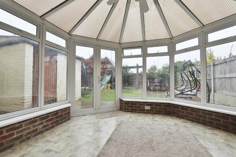 24 Fullers Close, Romford, RM5 3JS