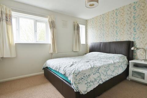 24 Fullers Close, Romford, RM5 3JS