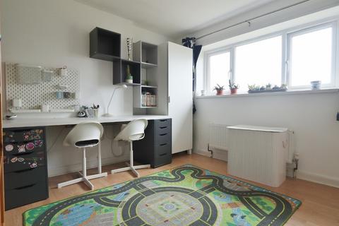 24 Fullers Close, Romford, RM5 3JS