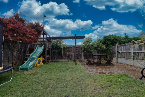24 Fullers Close, Romford, RM5 3JS