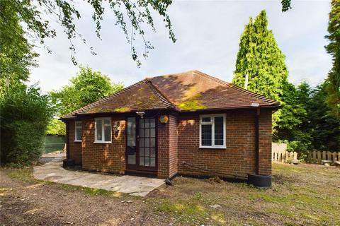 2 bedroom bungalow to rent, Effingham Lane, Copthorne, West Sussex, RH10