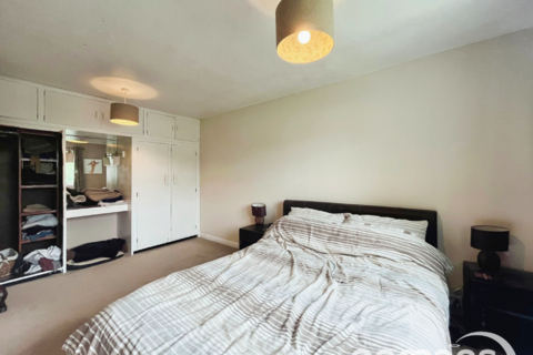 14 Brocas Drive, Basingstoke, RG21 5LT