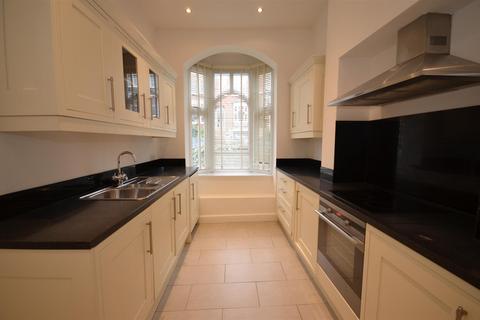 2 bedroom flat to rent, Woodland Gardens, London N10