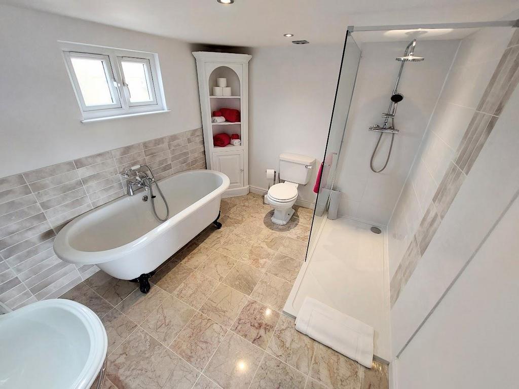 Bedroom 1 Ensuite - Master  Website.jpg