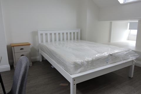 1 bedroom in a house share to rent, Duckett Road, London