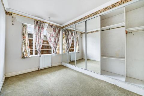 29 Barons Keep, London, W14 9AT