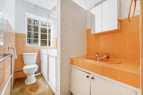 29 Barons Keep, London, W14 9AT