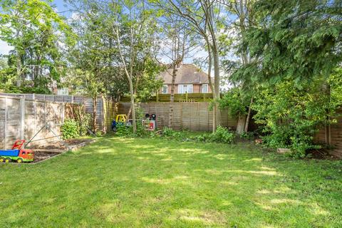 Flat 2, 31 Framlingham Crescent, London, SE9 4AB