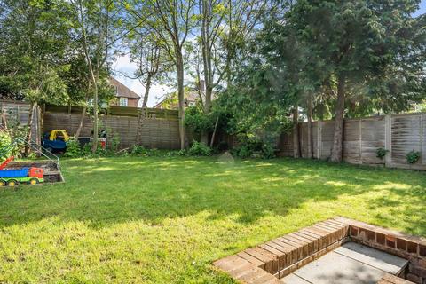 Flat 2, 31 Framlingham Crescent, London, SE9 4AB