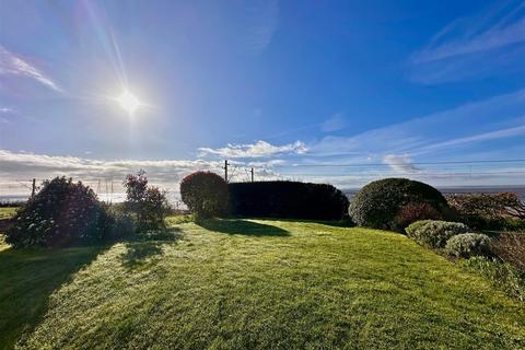 2 bedroom detached house for sale, Undercliff Gardens, Leigh-On-Sea