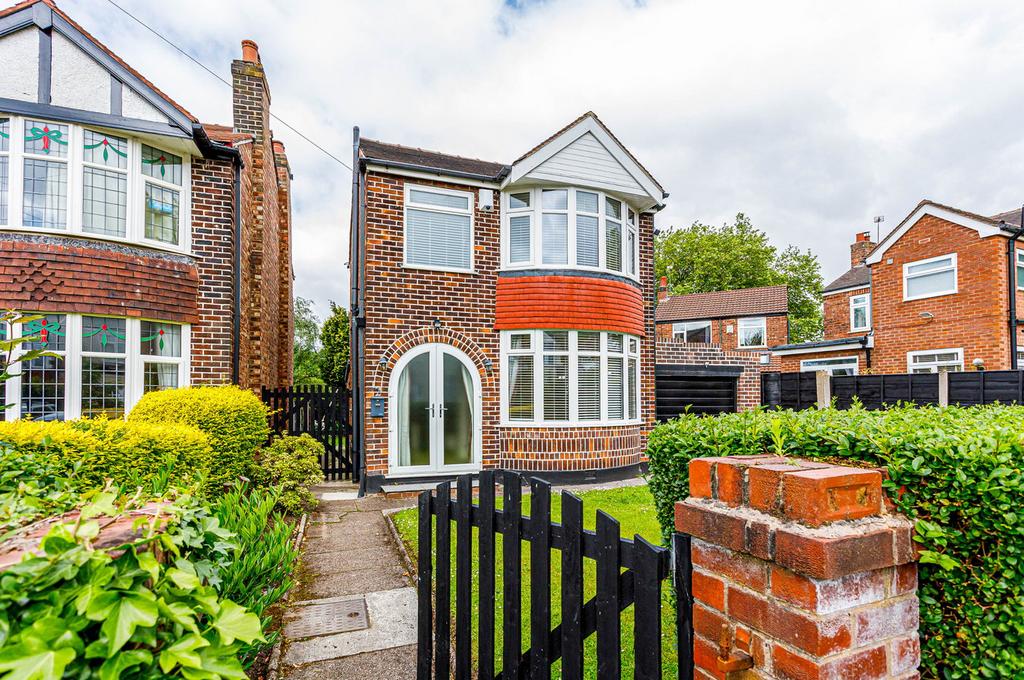 Keswick Avenue, Flixton, Manchester, M41 2 bed detached house for sale