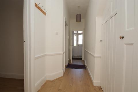 2 bedroom flat to rent, Broomfield Avenue, Palmers Green N13