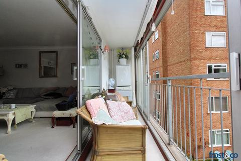 3 bedroom apartment to rent, Poole Road, Westbourne