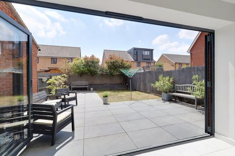 5 bedroom end of terrace house for sale, Anglia Way, South Ockendon RM15