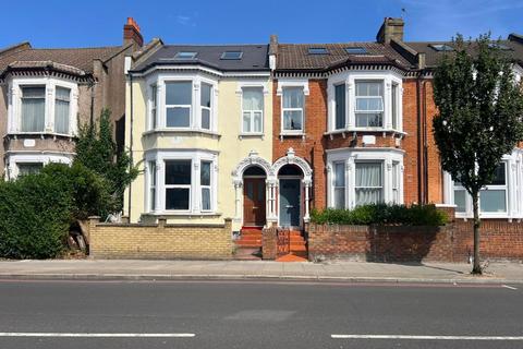 3 bedroom duplex to rent, Tooting Bec Road, London, SW17