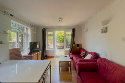 3 bedroom duplex to rent, Tooting Bec Road, London, SW17