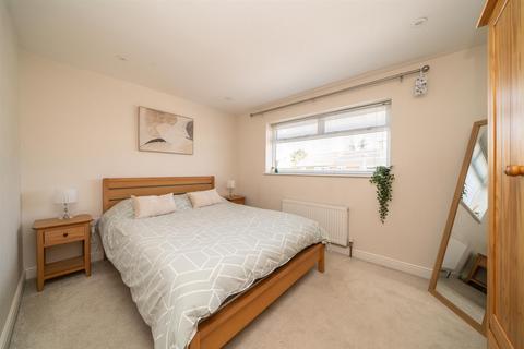 33 Howards Drive, Hemel Hempstead, HP1 3NG