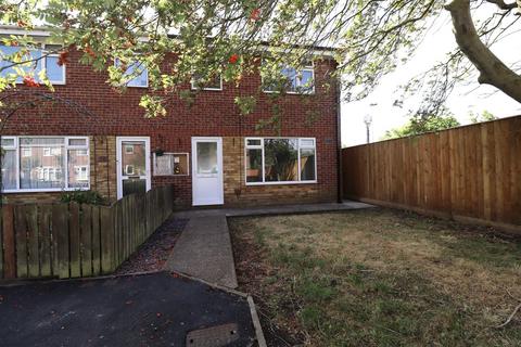 3 bedroom end of terrace house to rent, Grove Park, Beverley