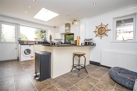 48 Heathfield Road, Uttoxeter, ST14 7JP