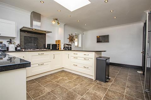 48 Heathfield Road, Uttoxeter, ST14 7JP